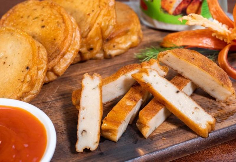 Chả cá chiên - màu vàng đặc trưng