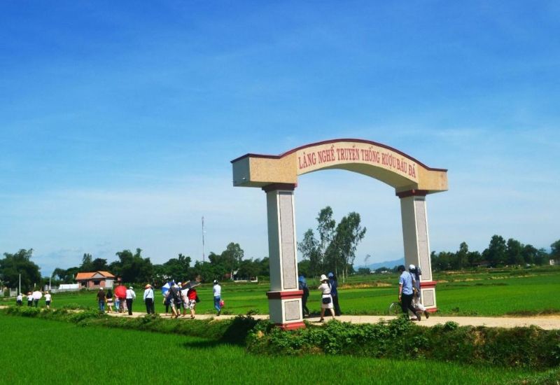 Làng rượu bàu đá
